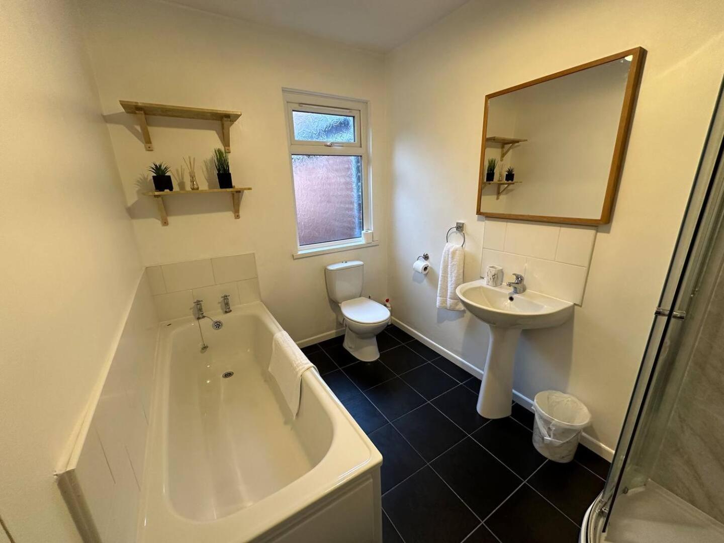 벨파스트 2Br Stylish Ormeau Road House 빌라 외부 사진